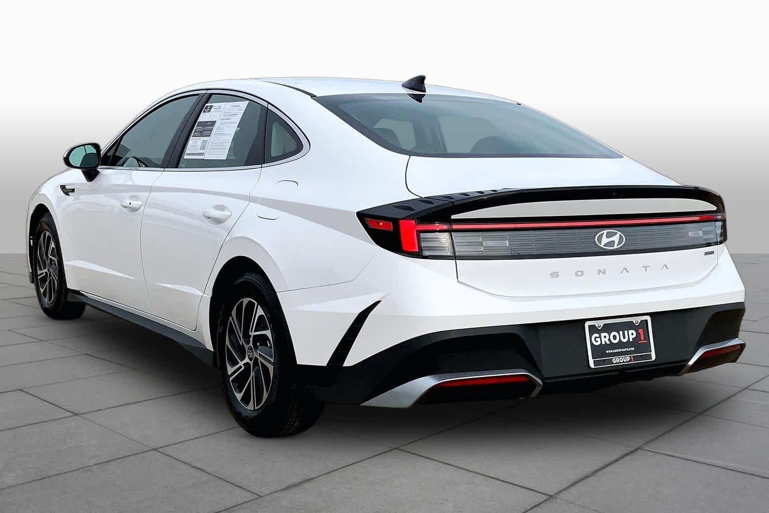 Used 2026 Serenity White Hyundai Blue image 12