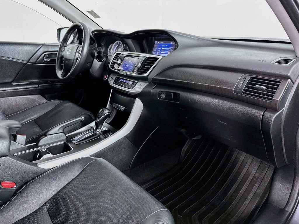 Used 2013  Honda EX-L image 30