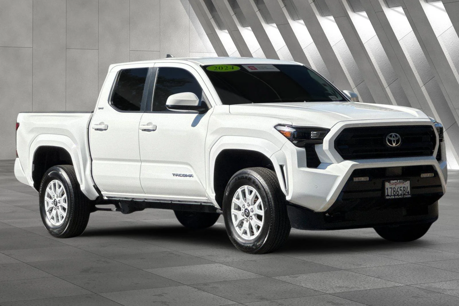 2024 Toyota Tacoma SR5 - Photo 14