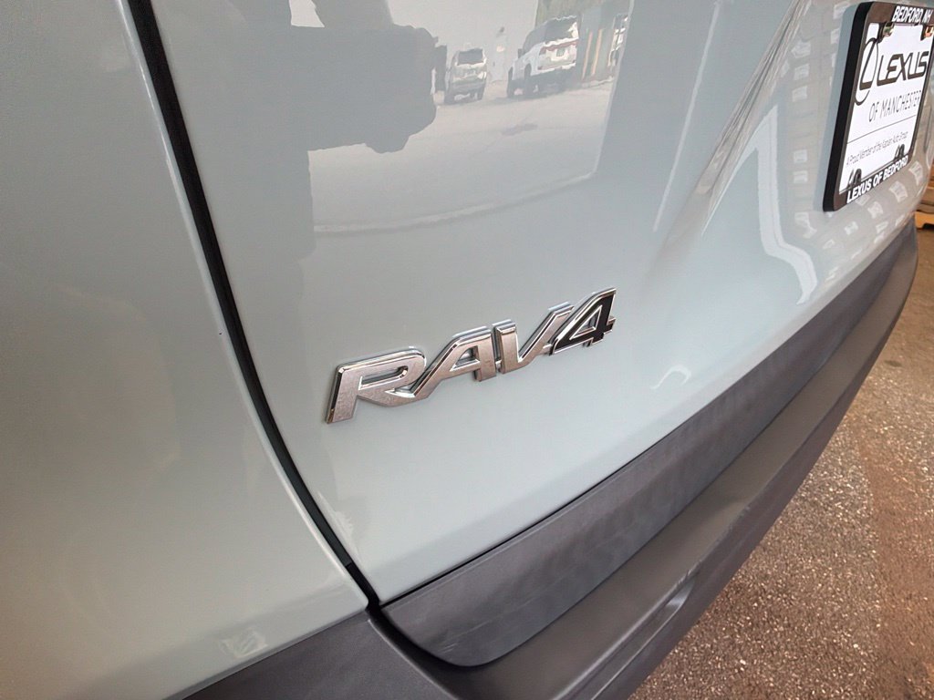 Used 2019  Toyota XLE image 23