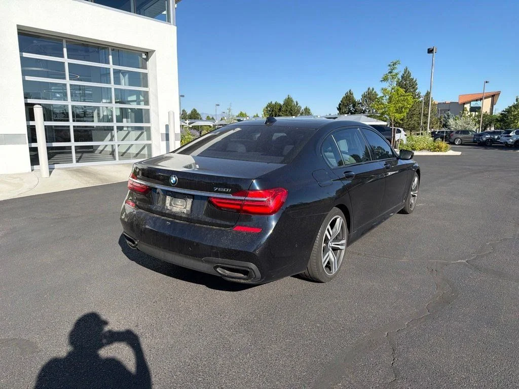 Used 2019 Carbon Black Metallic BMW 750i xDrive image 5
