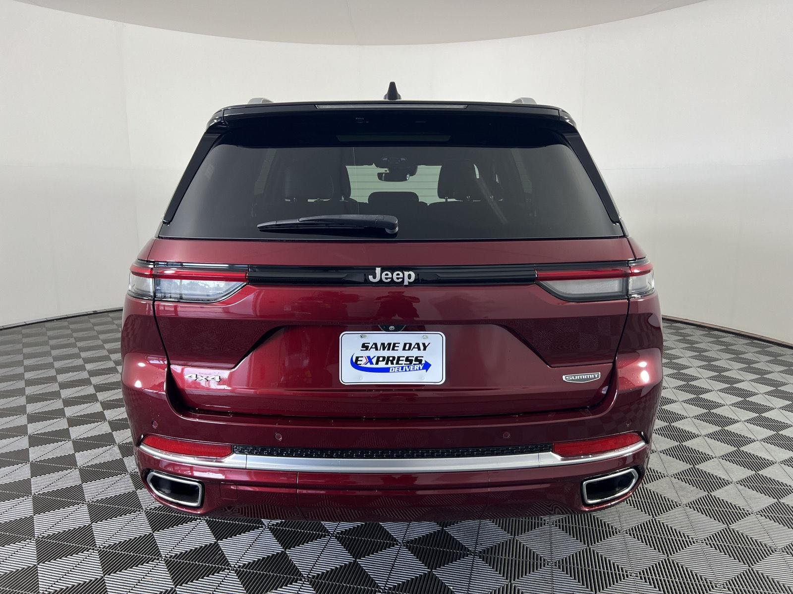 Used 2023 Velvet Red Pearlcoat Jeep Summit image 29