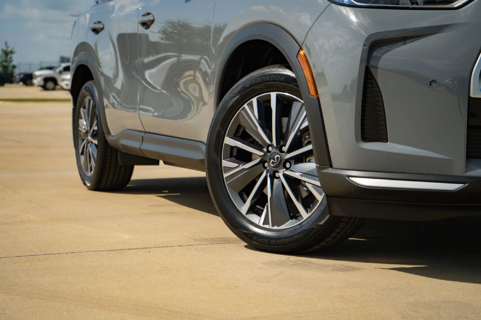 New 2027 HARBOR GRAY INFINITI Luxe FWD image 2