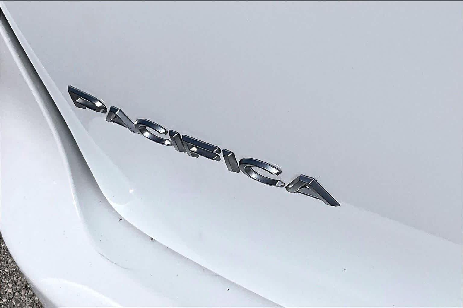 Used 2022 Bright White Clearcoat Chrysler Pinnacle image 10