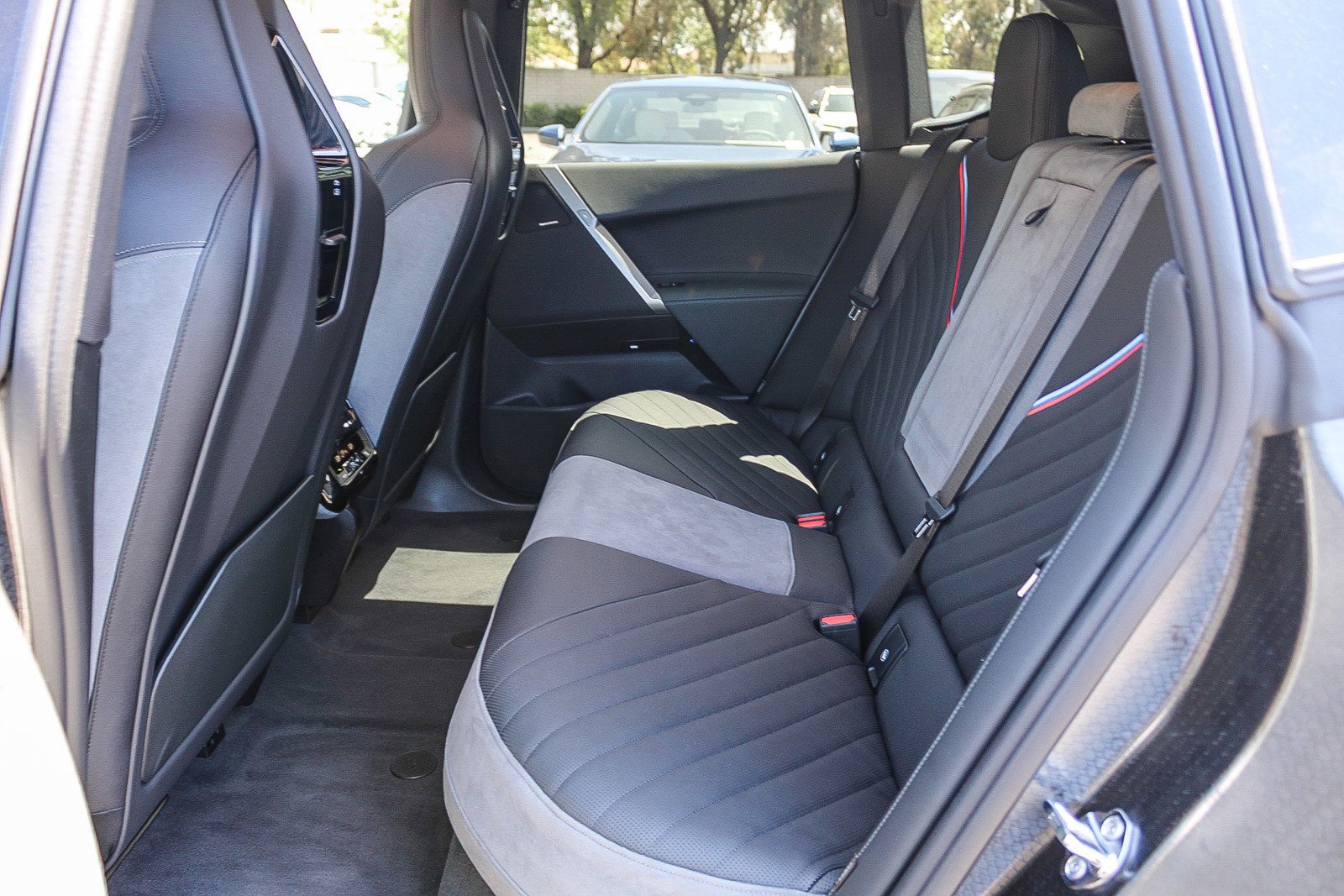 2026 BMW iX 60 - Photo 18