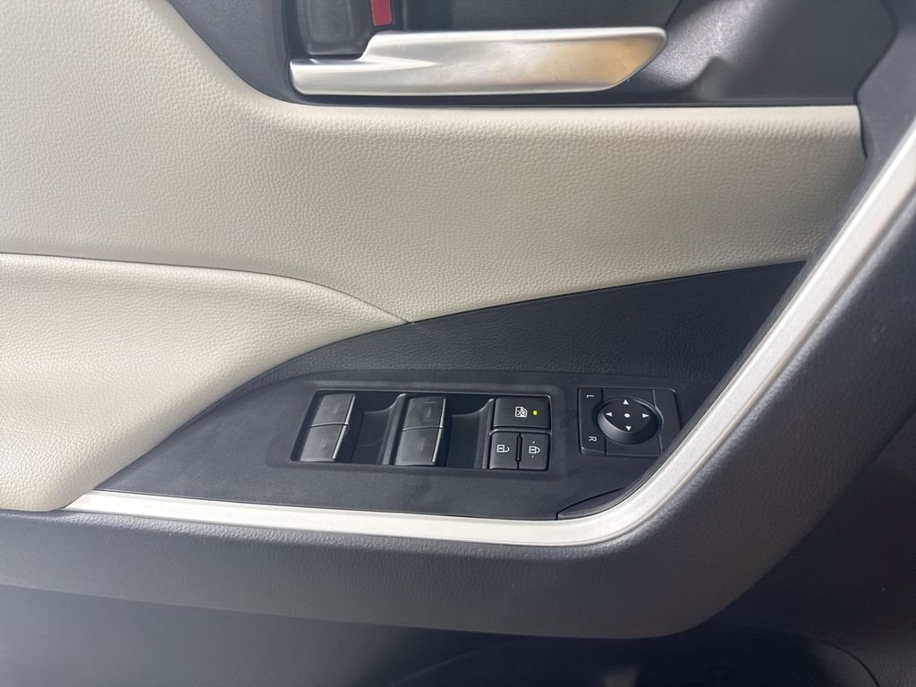 Used 2024 White Toyota XLE image 19