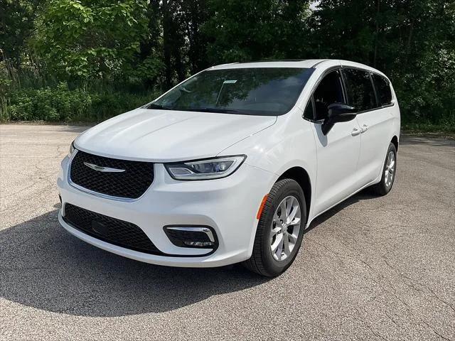 New 2026 Bright White Clear-Coat Exterior Paint Chrysler Limited image 3