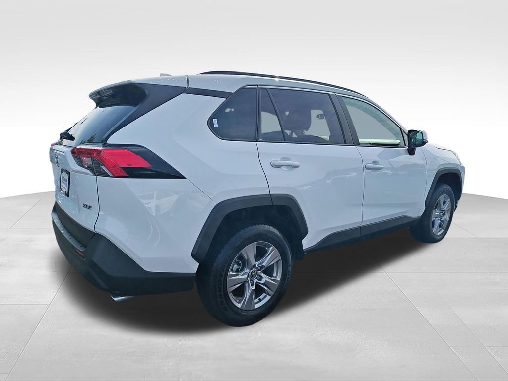 Used 2025 White Toyota XLE image 5
