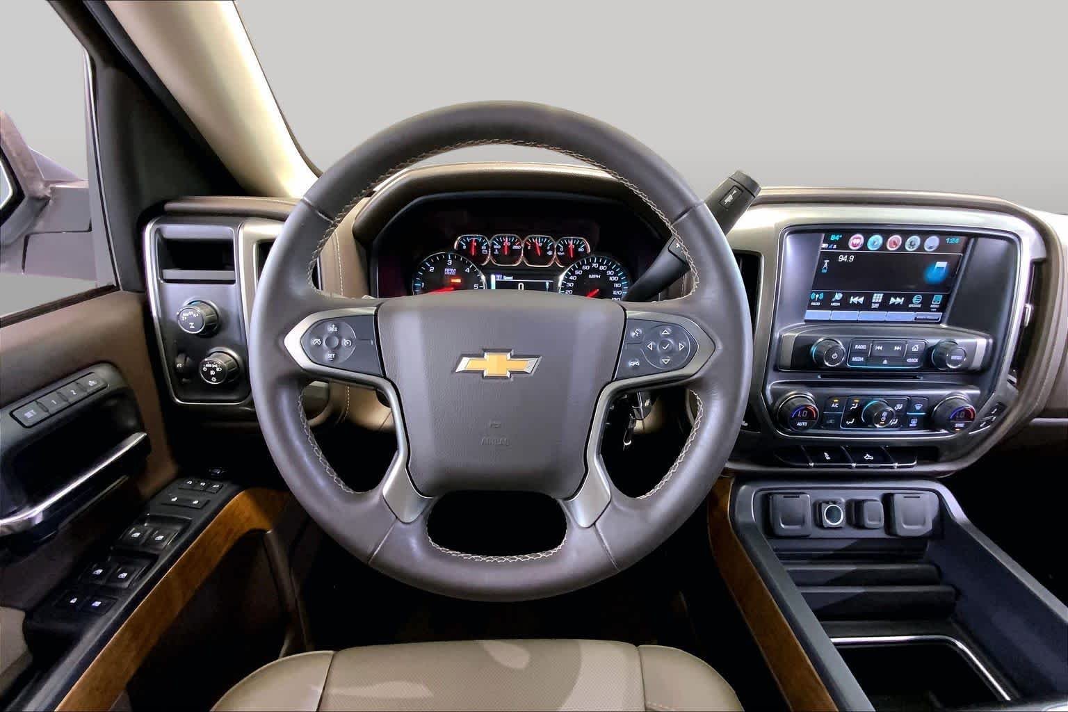 Used 2018 Summit White Chevrolet LTZ image 5