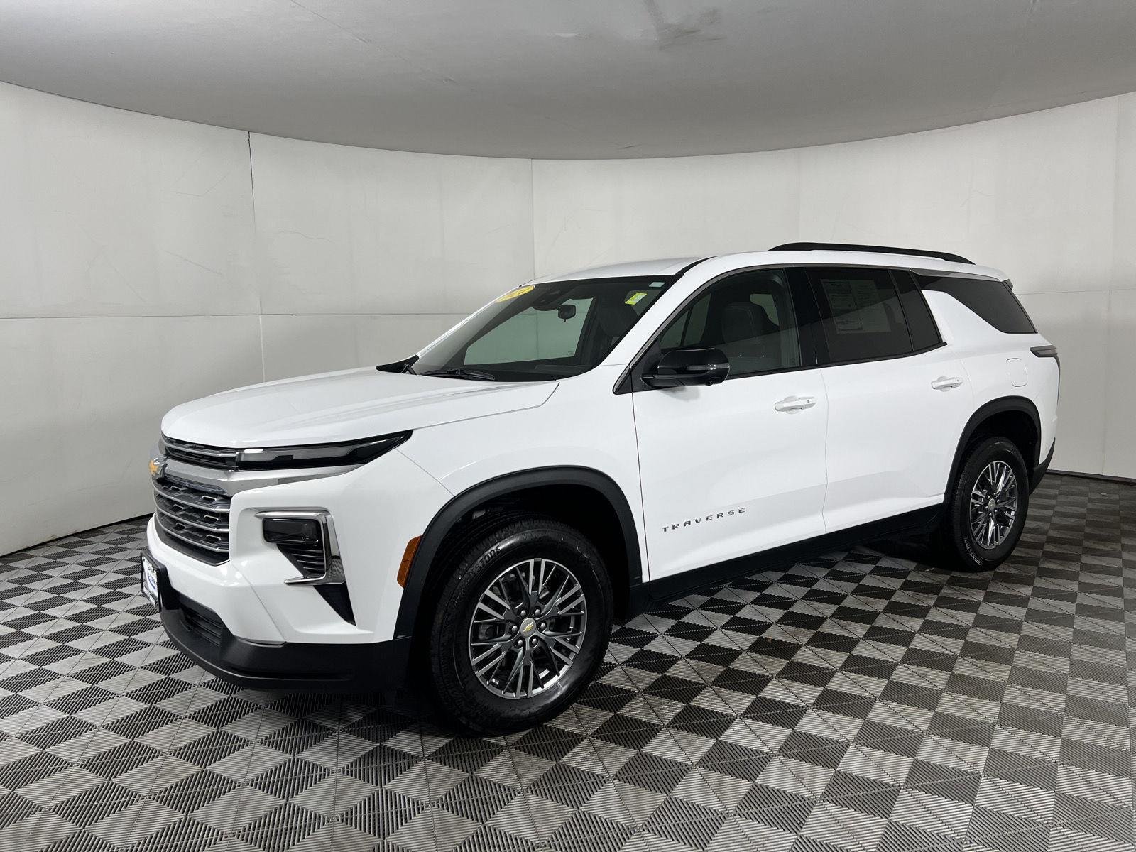 Used 2024 Summit White Chevrolet FWD LT image 17