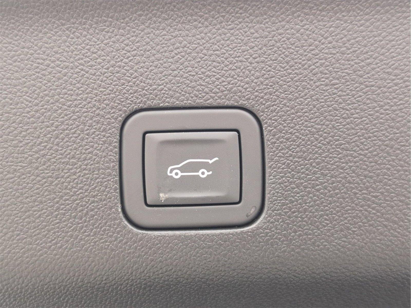 2026 Chevrolet Suburban LT - Photo 31