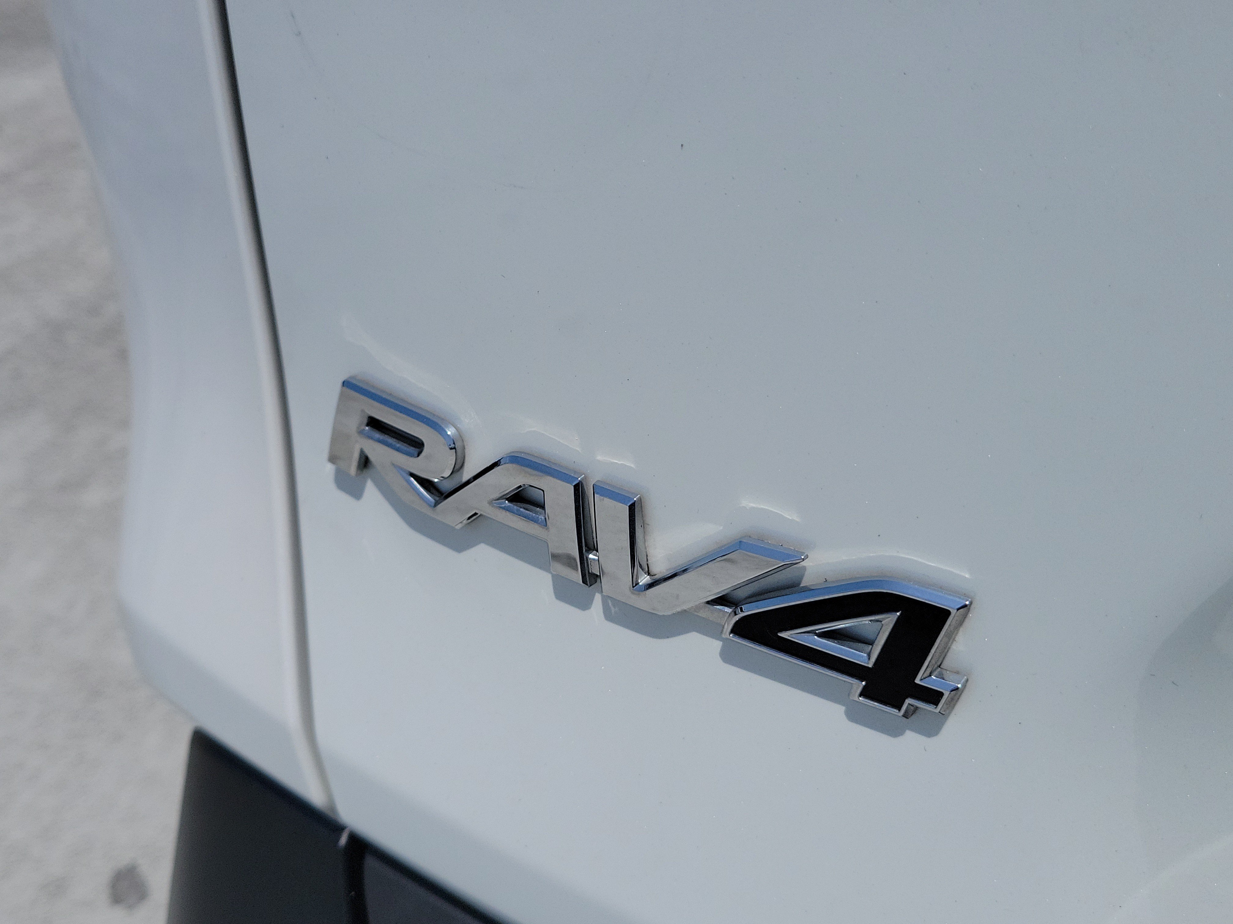 Certified Used 2023 Pearl Toyota XLE Premium image 9