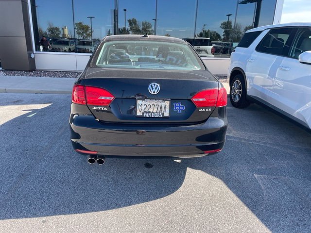 Used 2011  Volkswagen 2.5L SE image 6