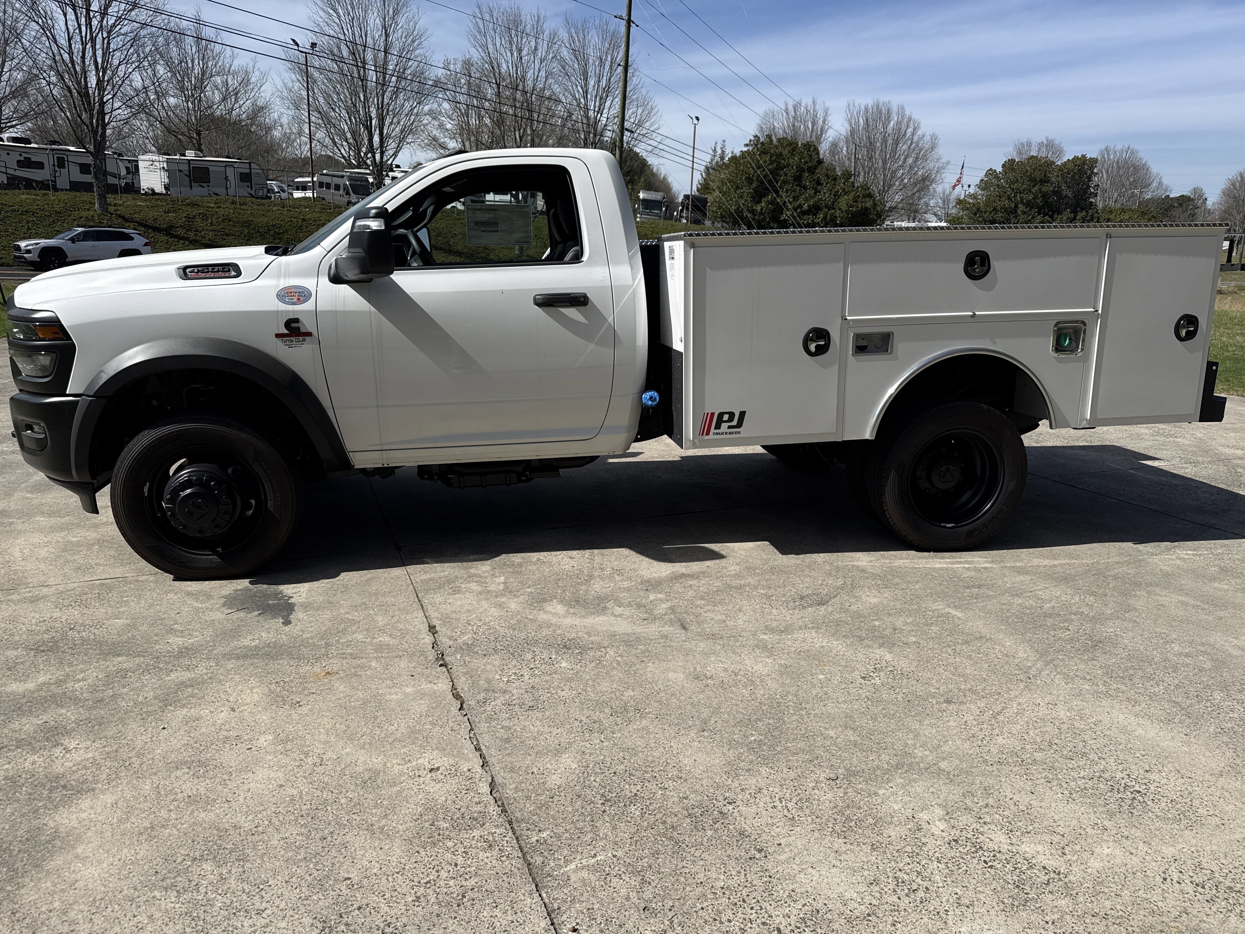 New 2026 Bright White Clear-Coat Exterior Paint RAM Tradesman image 4
