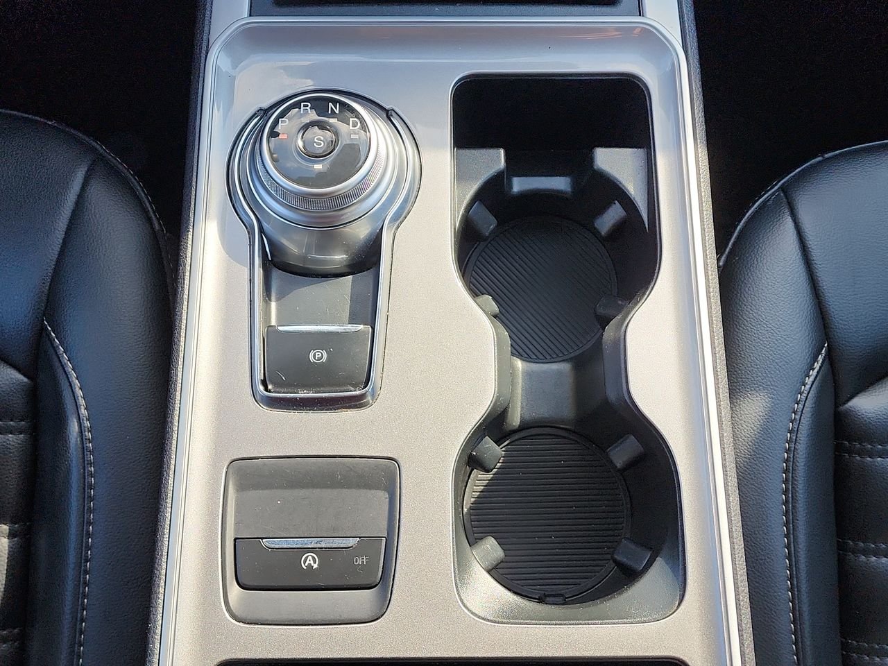 Used 2024 Oxford White Ford SEL image 18