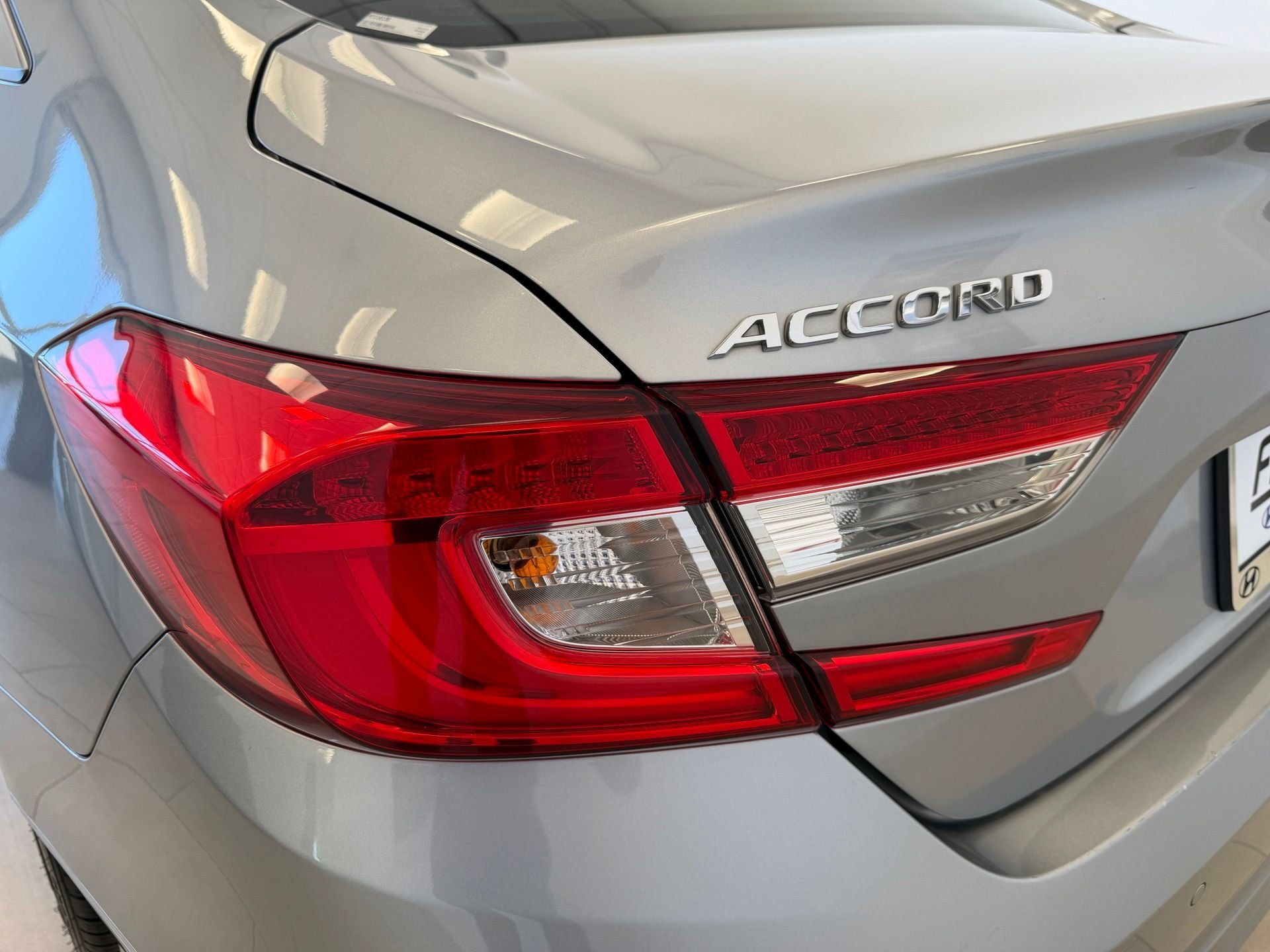 Used 2018 Silver Honda Touring image 15