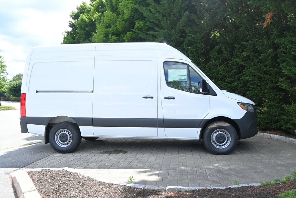 New 2026 Arctic White Mercedes-Benz Cargo 144 WB image 38