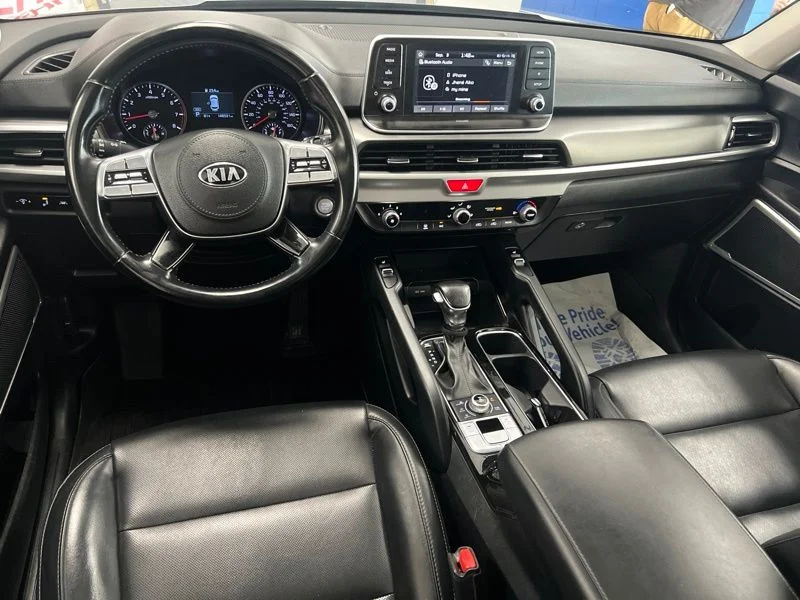 Used 2020 Silver Kia S image 28