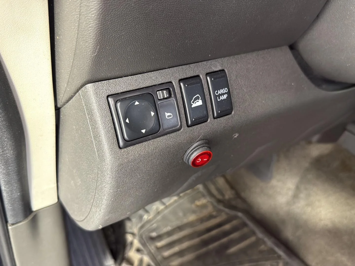 Used 2014 Super Black Nissan SV image 10