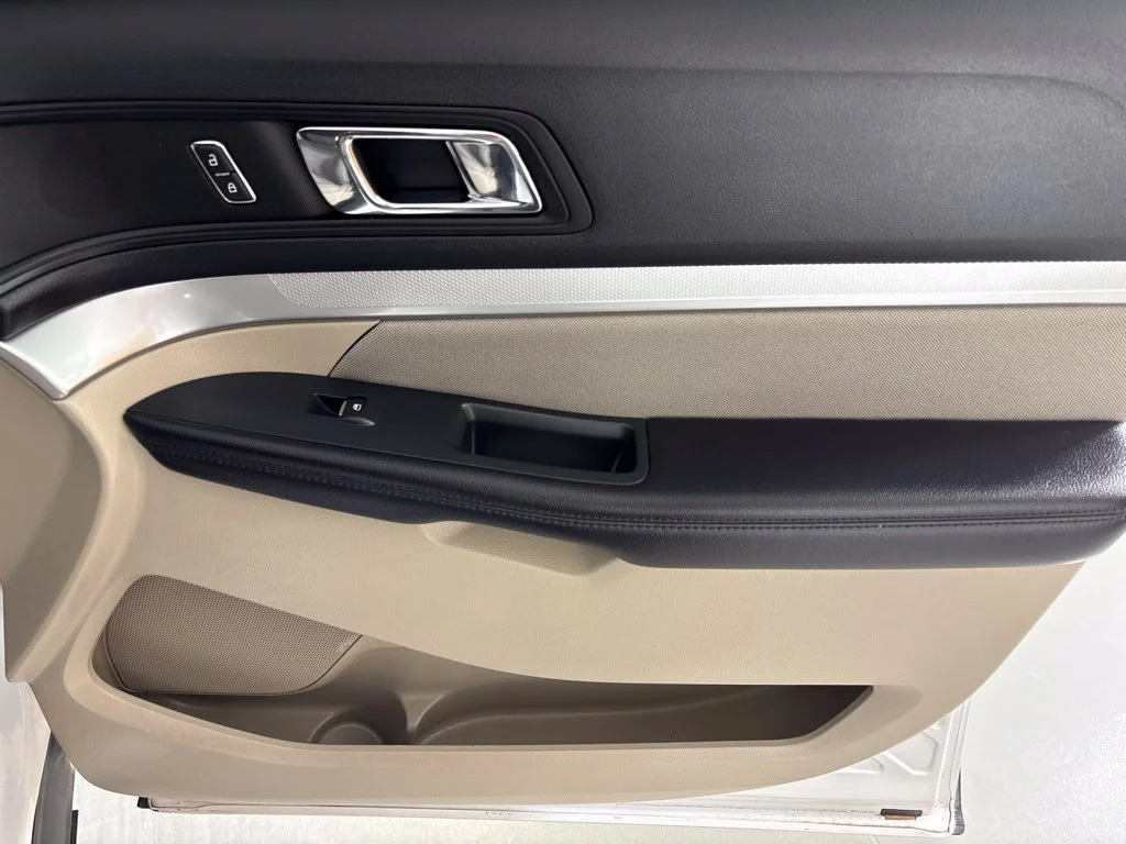 Used 2018 White Ford Base image 13