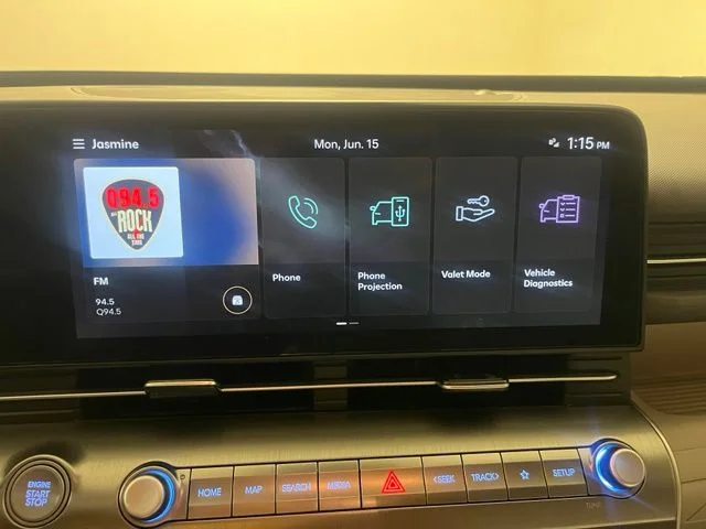 Used 2025 Black Hyundai SEL image 13