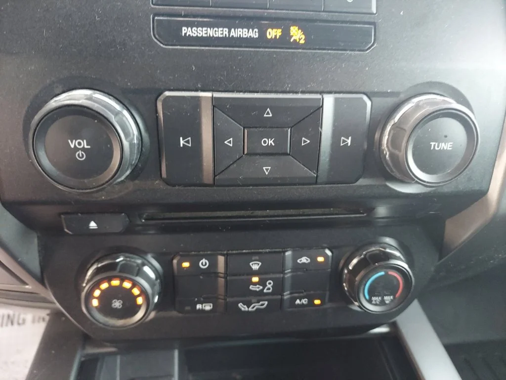 Used 2017 Oxford White Ford XLT image 26