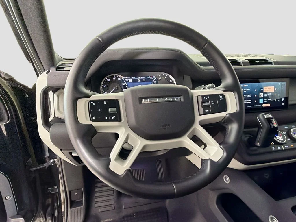 Used 2023 Black Land Rover X-Dynamic SE image 11