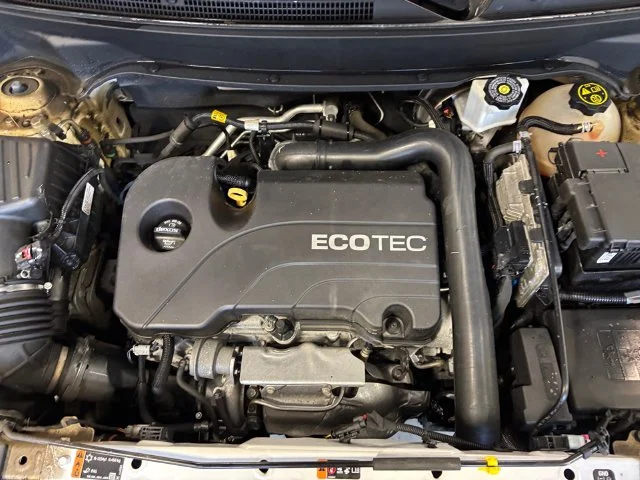 Used 2019 White GMC SLE image 26
