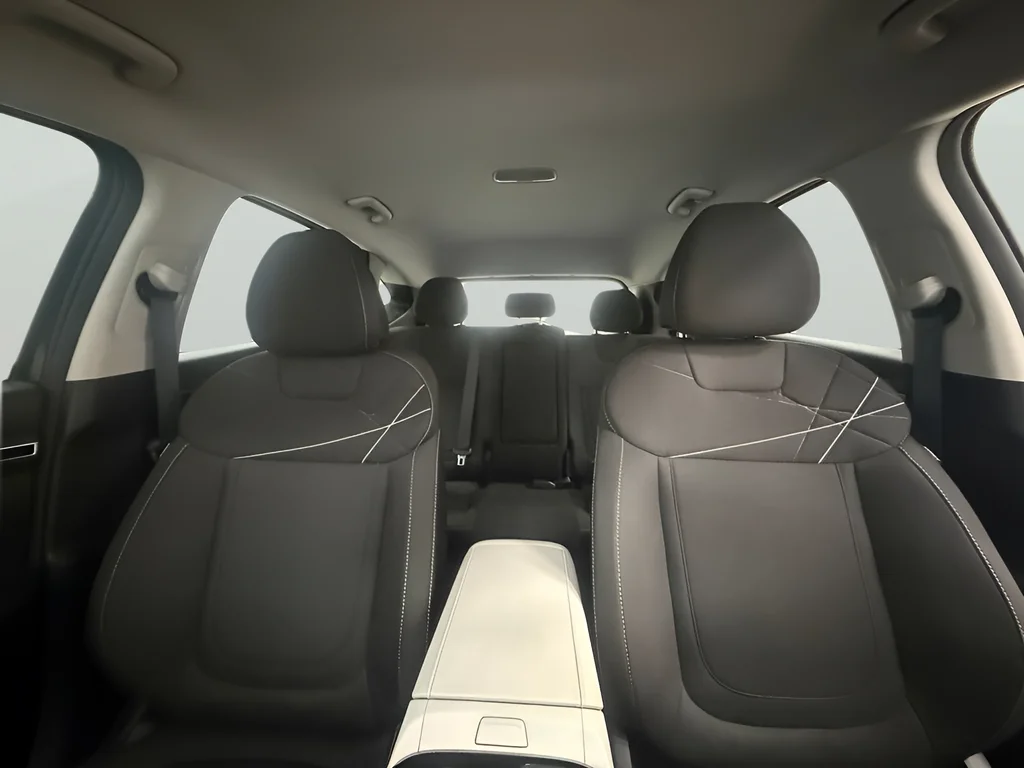 Used 2023 Black Hyundai Blue image 16