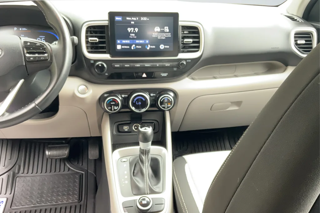 2025 Hyundai Venue SEL - Photo 20