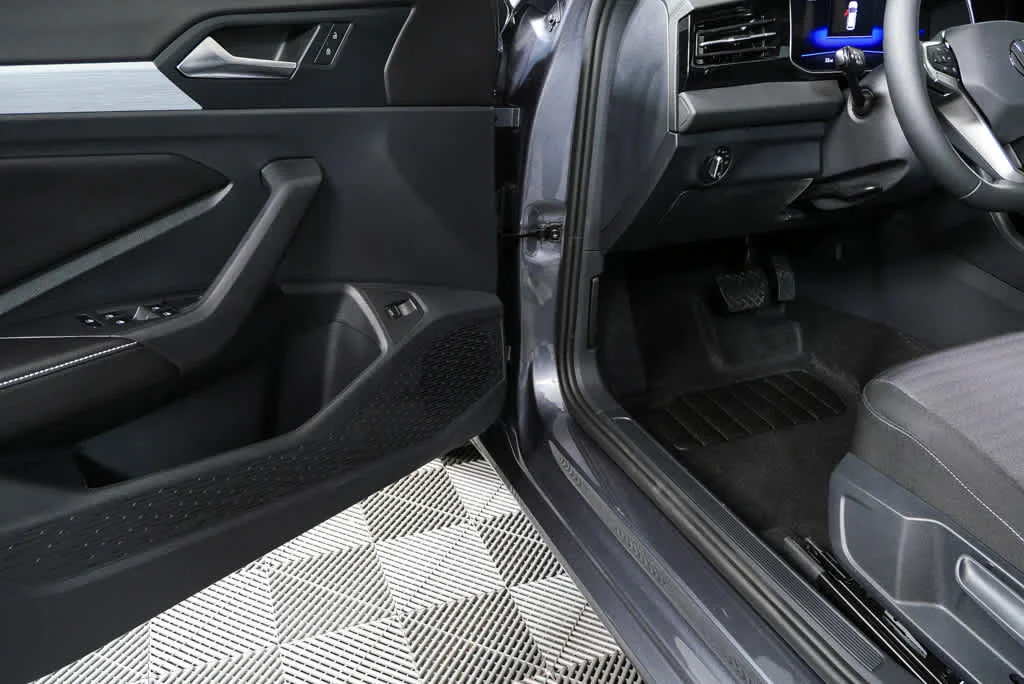 New 2026 Platinum Gray Metallic Volkswagen S image 7