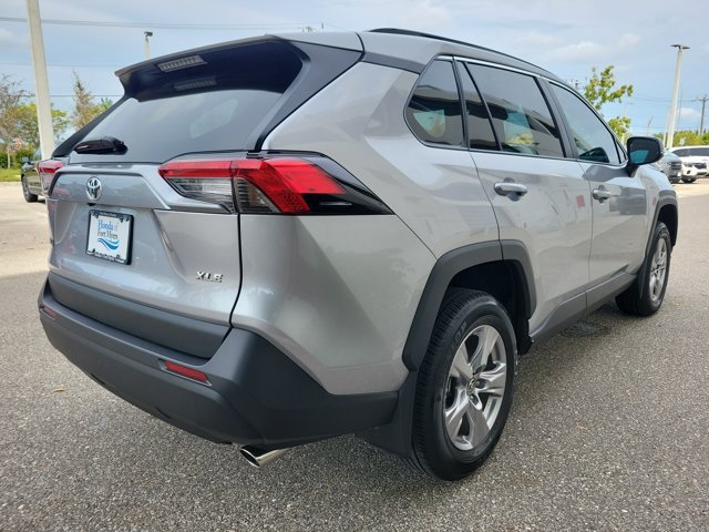 Used 2025 Silver Sky Metallic Toyota XLE image 6