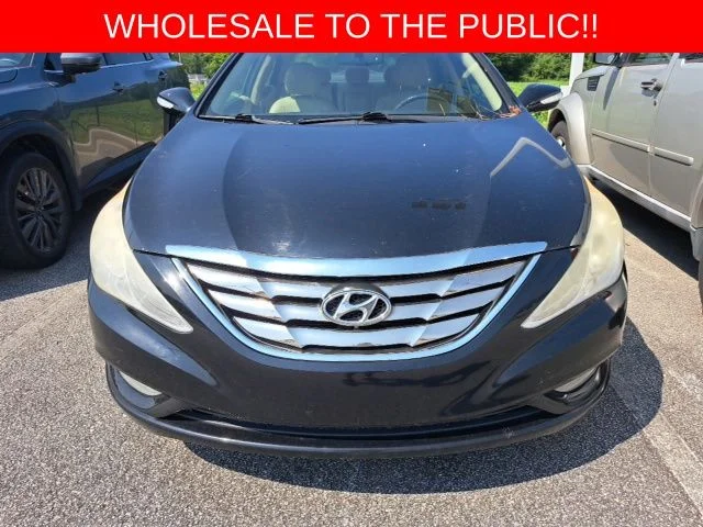 Used 2013 Black Hyundai Limited image 3