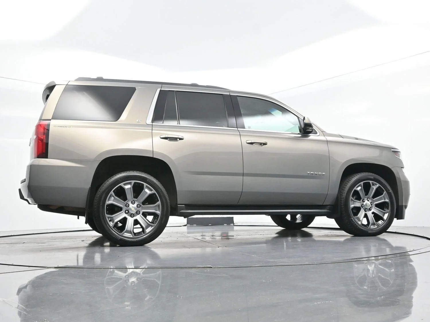 Used 2018 PEPPERDUST METALLIC Chevrolet LT image 59