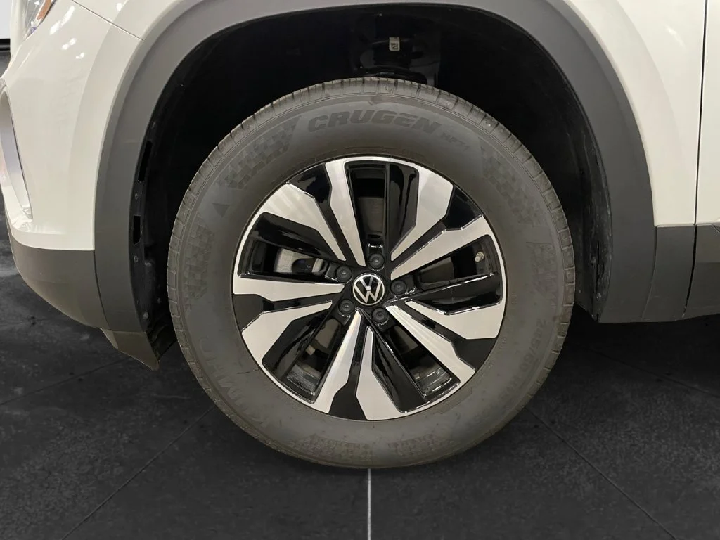 Used 2026  Volkswagen SE image 12