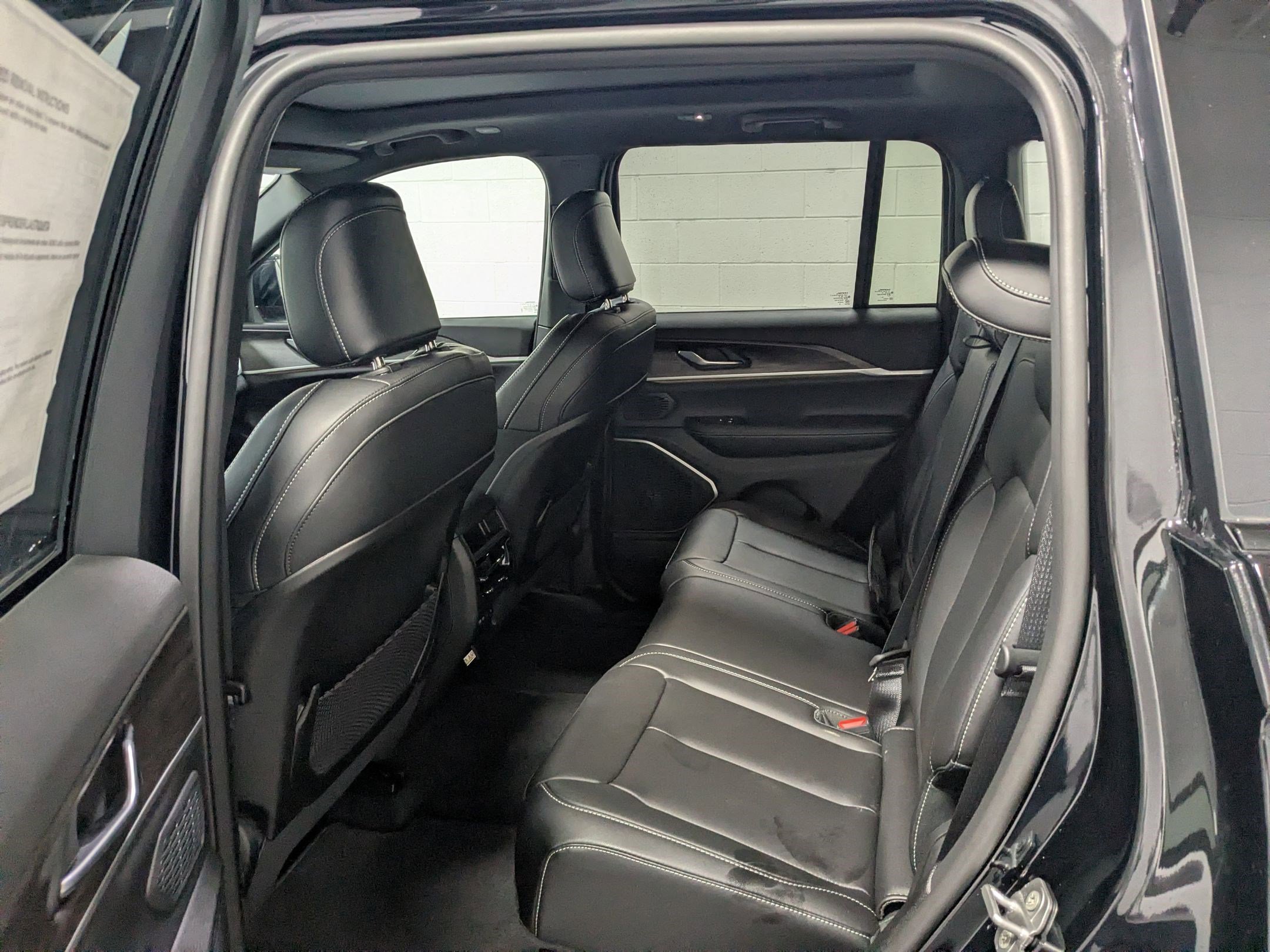 New 2026 Diamond Black Crystal Pearl-Coat Exterior Paint Jeep Limited image 20