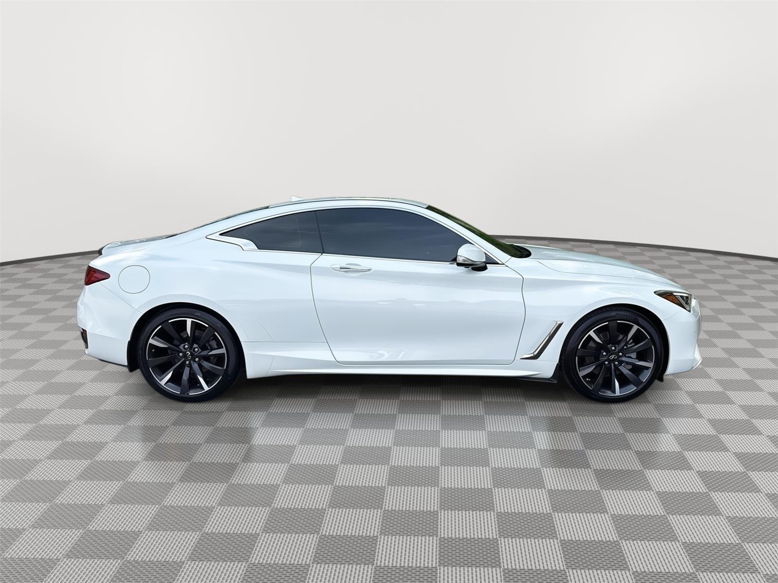 Used 2022 Pure White INFINITI LUXE image 5