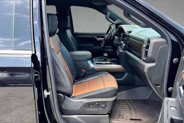 Used 2023 Black Chevrolet High Country image 5