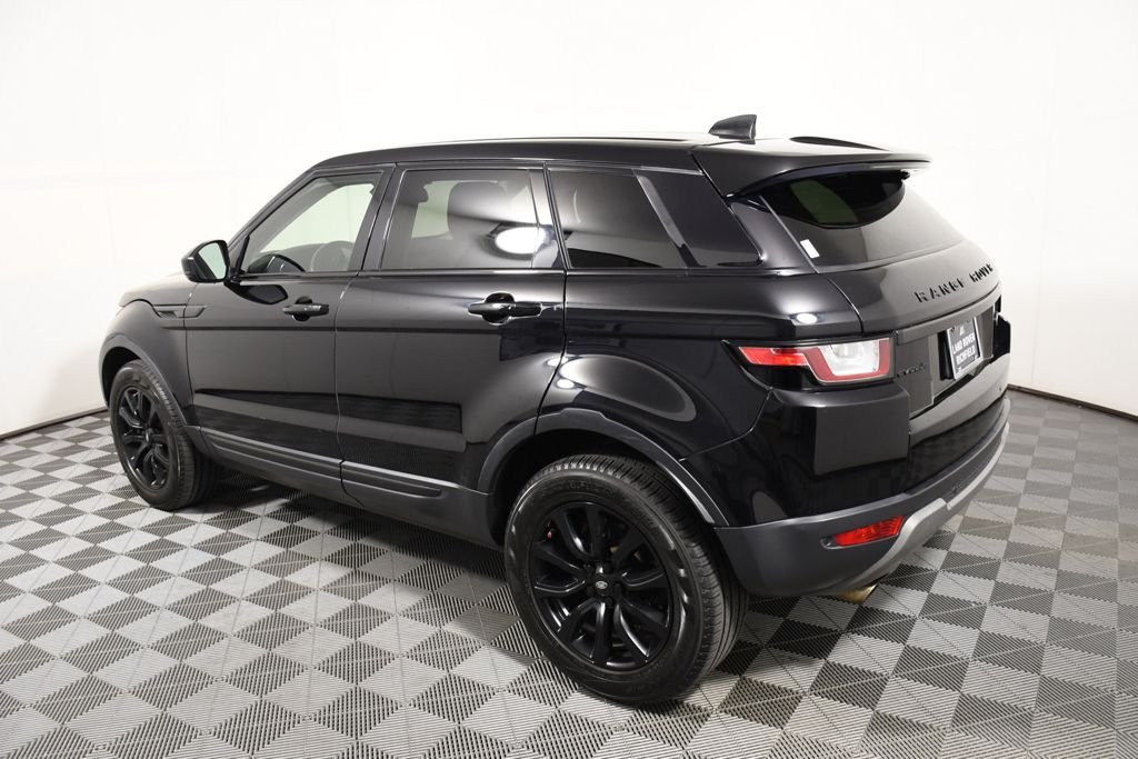 Used 2018 Narvik Black Land Rover SE image 3