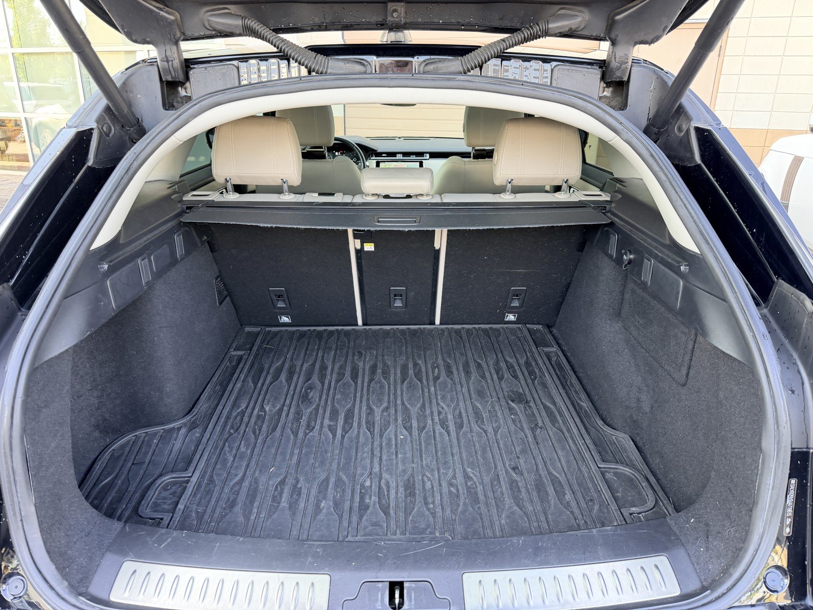 Used 2018 Narvik Black Land Rover S image 19