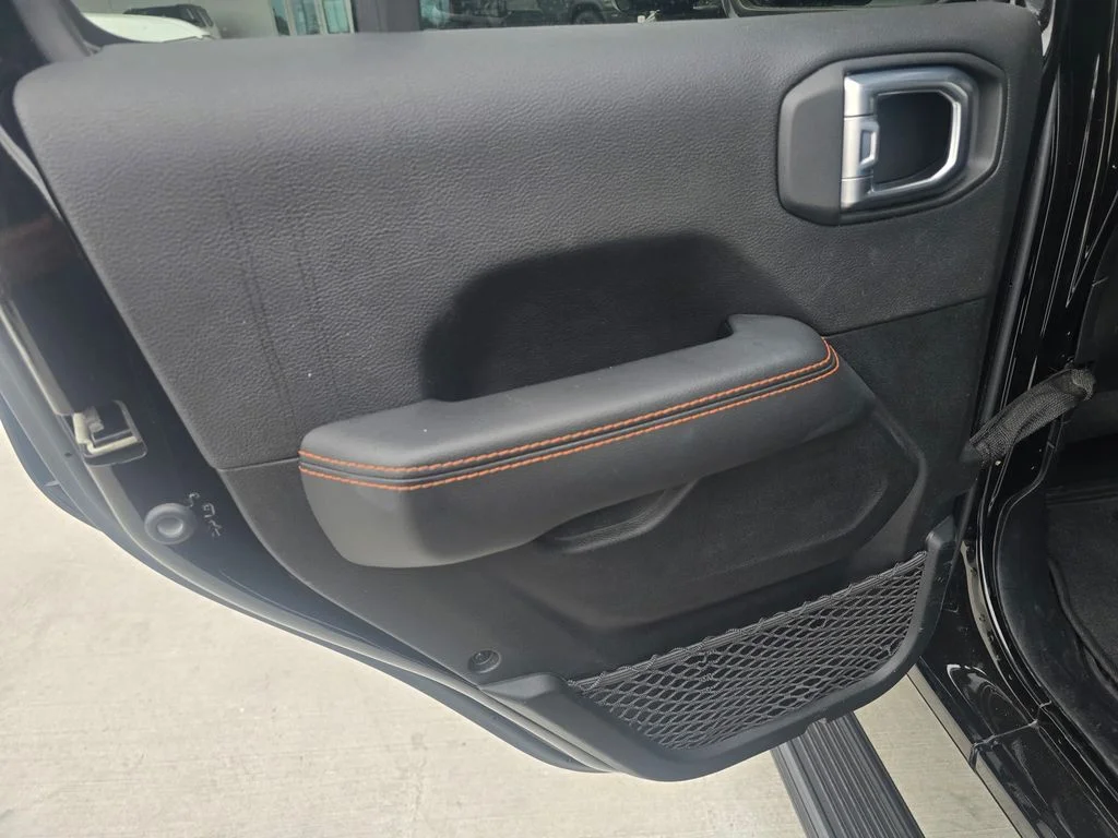Used 2021 Black Jeep Mojave image 13