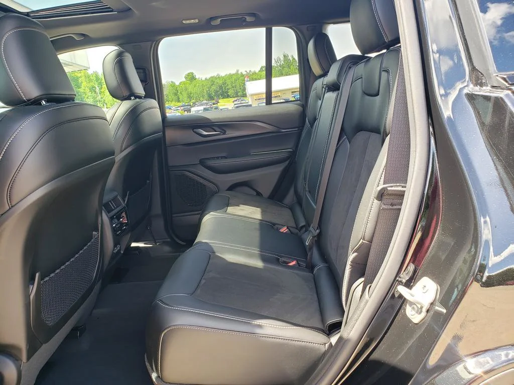 2025 Jeep Grand Cherokee Altitude - Photo 12