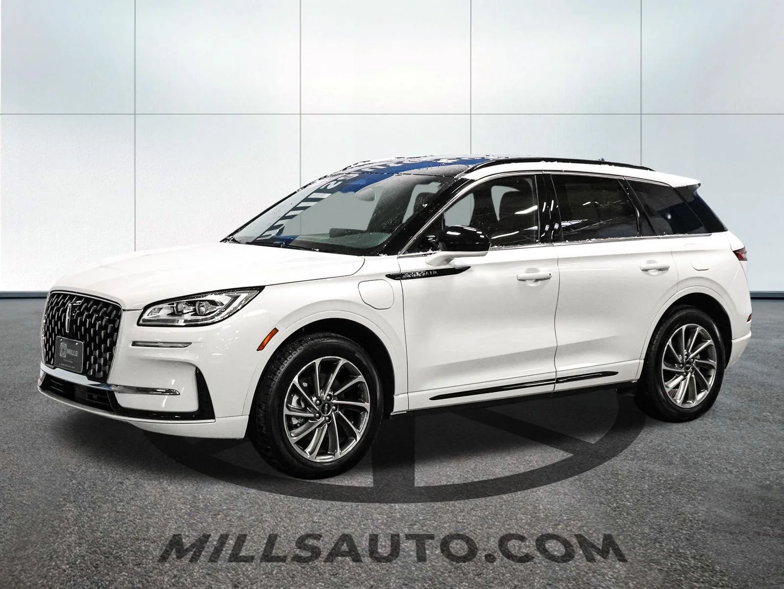 Certified Used 2025 White Lincoln Grand Touring image 2