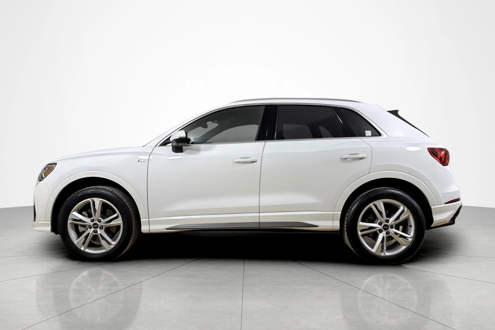 Used 2023 Ibis White Audi S line Premium Plus 45 TFSI quattro image 2