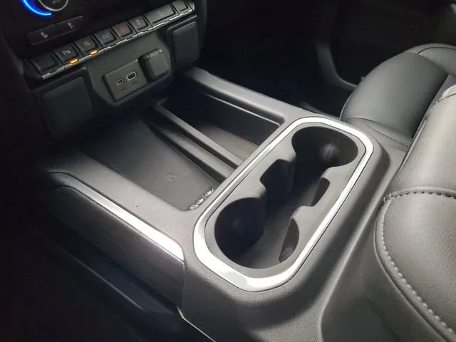 Used 2021 SUMMIT WHITE Chevrolet RST image 19