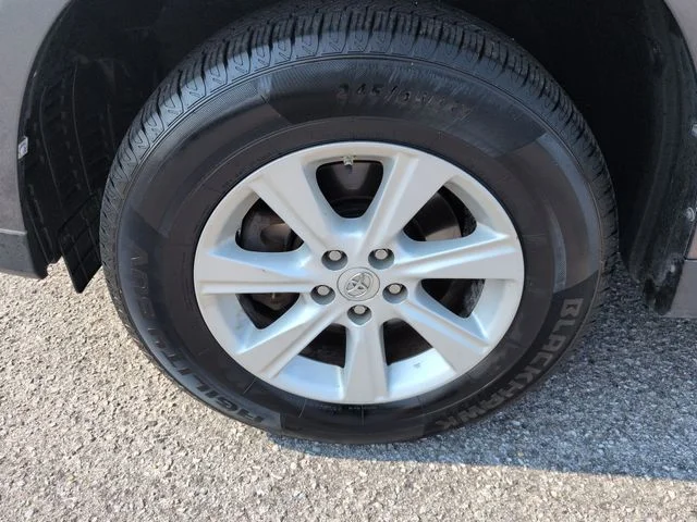 Used 2013 Gray Toyota SE image 10