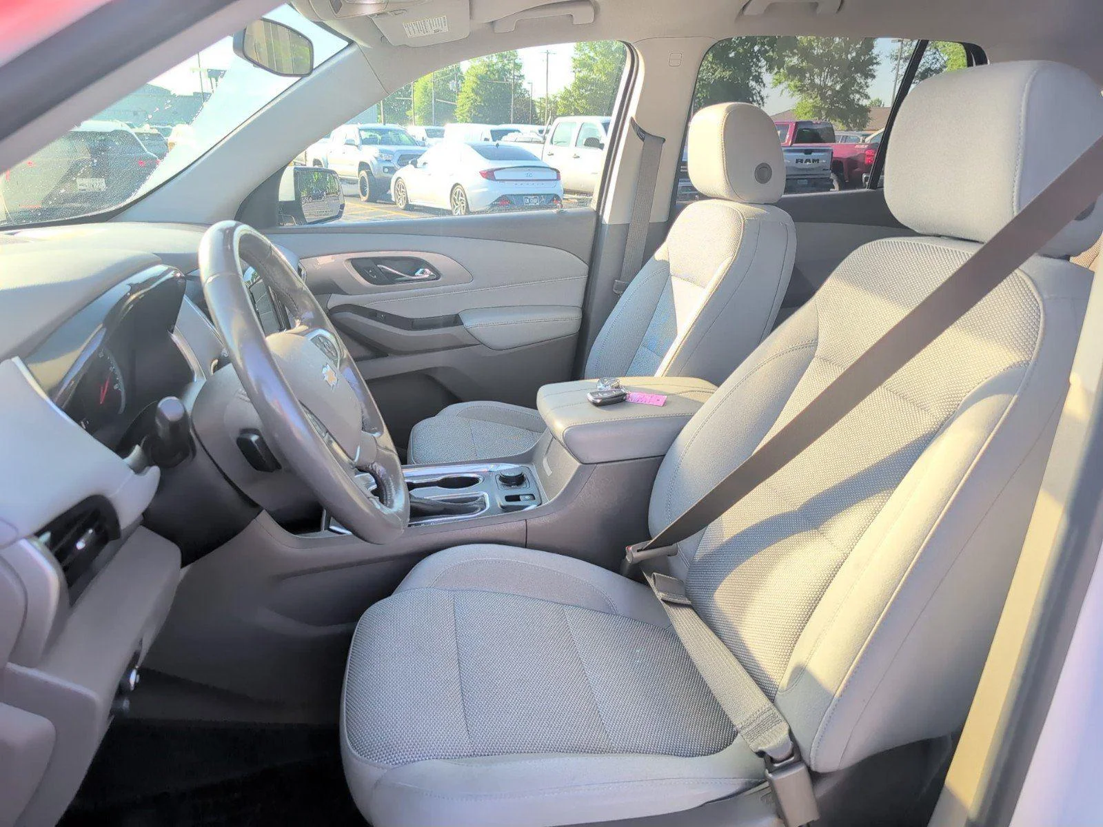 Used 2018 SUMMIT WHITE Chevrolet LT Cloth image 16