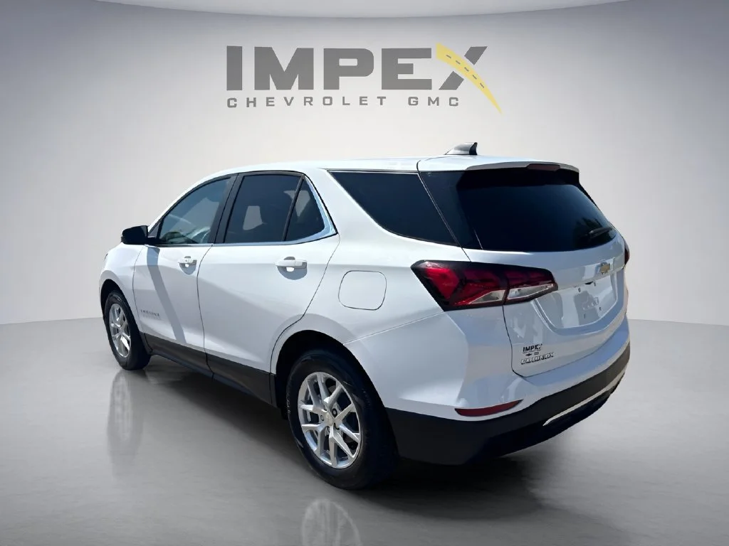 Used 2024 Summit White Chevrolet LT image 3
