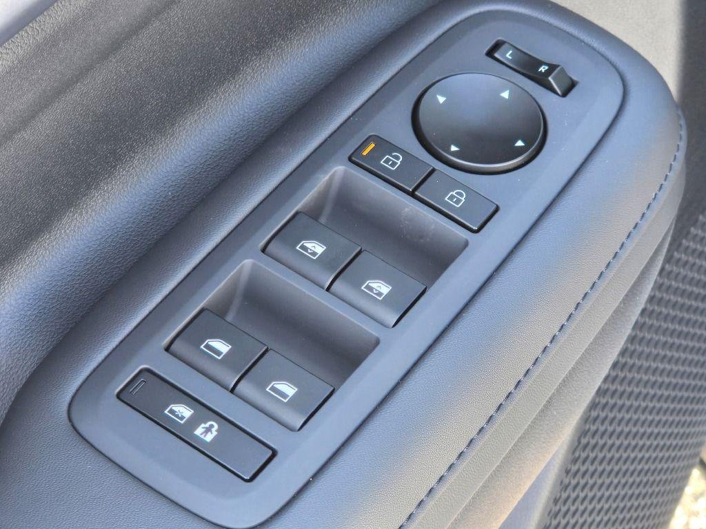 New 2027 White Hyundai SEL AWD image 21