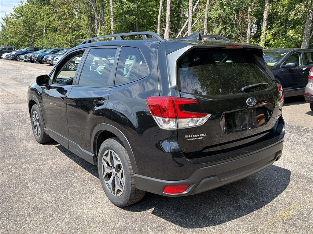 Used 2024 Crystal Black Silica Subaru Premium image 10